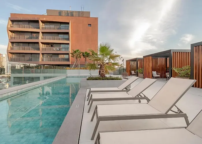 932 Skyline High Standard Apartamento